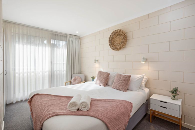 Penguin Mews Main Bedroom